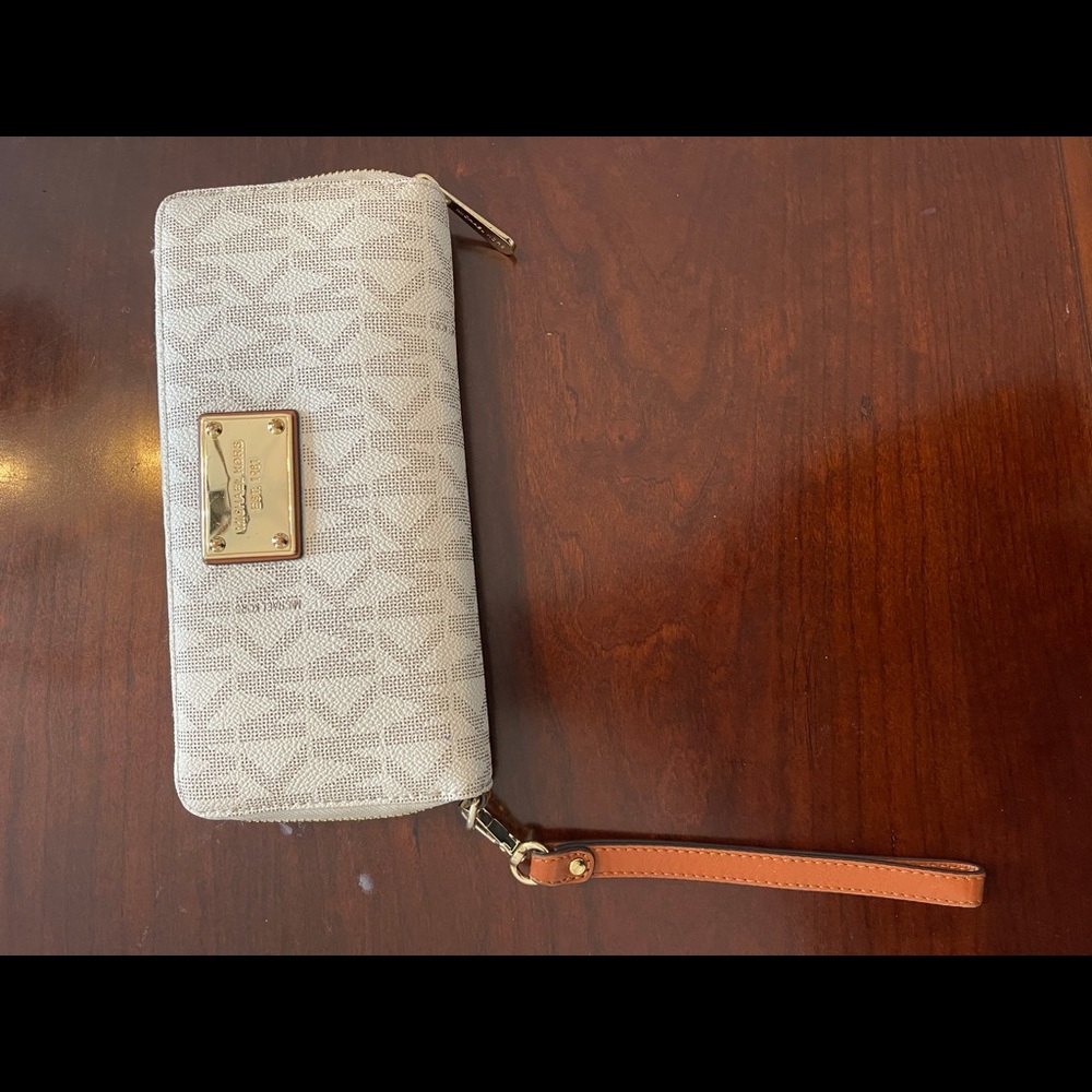 Michael Kors Signature Jet Set Continental Wallet